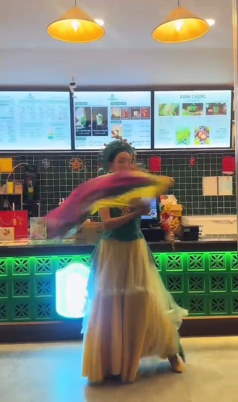 Đổi Gió Cuối Tuần: Thưởng Thức Kem Ngon và Múa Cổ Trang Tại Trạm